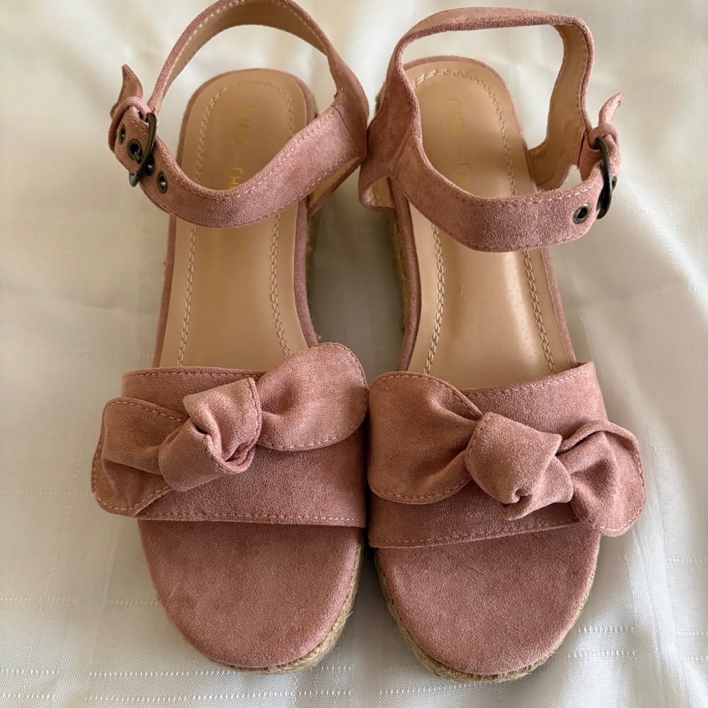 Chase & Chloe Pink Faux Suede wedge Size 10